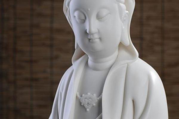 观音菩萨披什么颜色好
