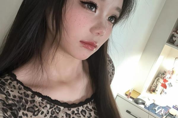 八字美女