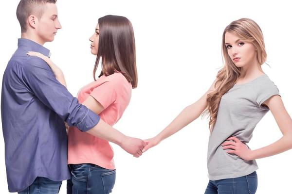 什么样的女人容易陷入三角恋？三角恋八字解析（2）