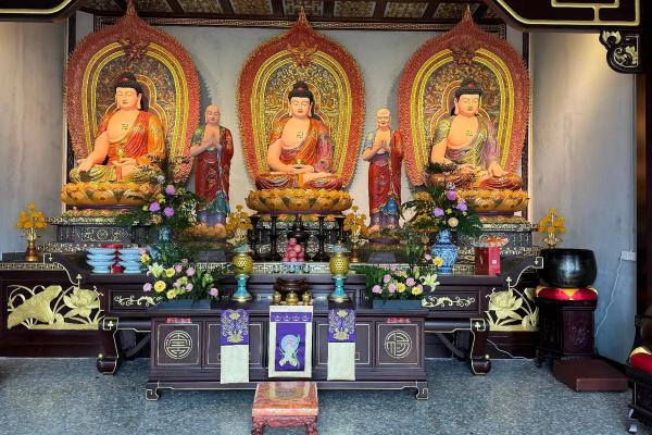 风水寺里摆放假花可以供佛吗