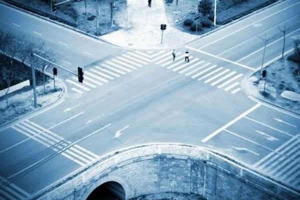 为什么到十字路口扔钱有什么风水效果