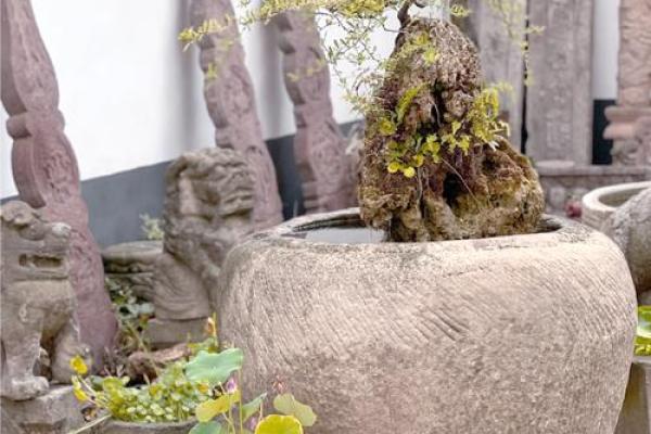 风水农村房子里床头是水缸