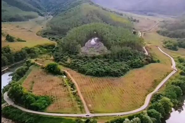 坟墓风水正前方不可以有什么？
