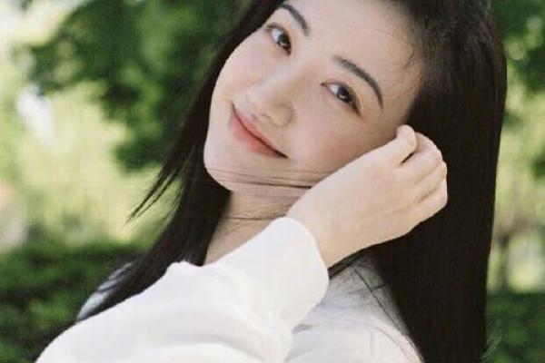 拥有八字笑容的人，五行平衡之美