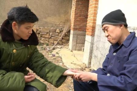 卖柴小伙算命视频