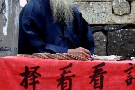 农村好多算命的啊