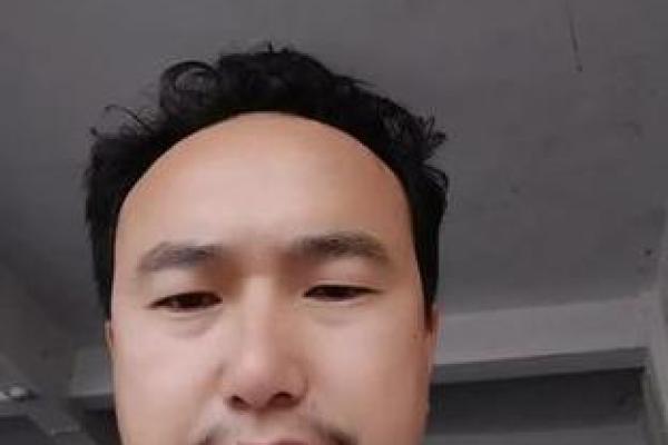 八字金男人