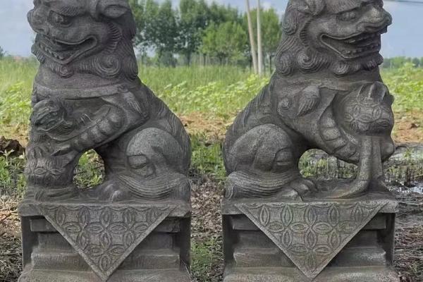 摆放狮子在大门风水起到招财作用