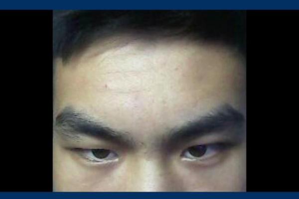 八字眉男人